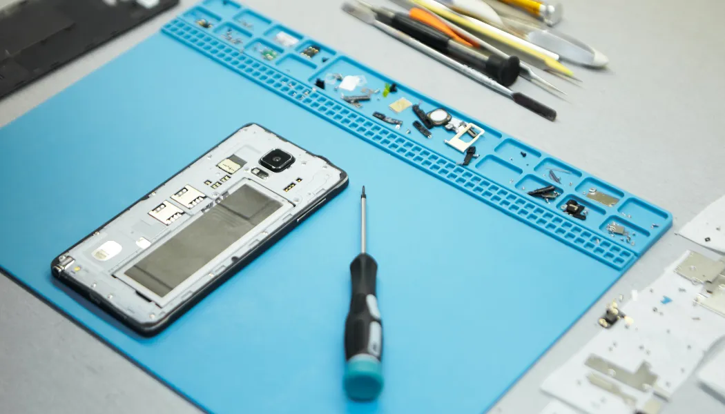 How to Start a Career in Mobile Phone Repair | Magnus Innovative